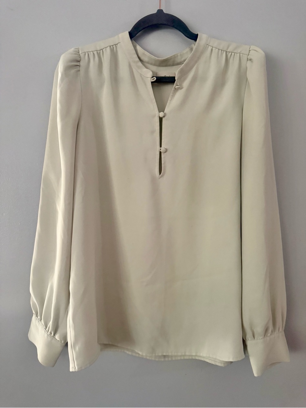 Wilfred by Aritzia Ava Matte Satin Keyhole Blouse in Light Birch L